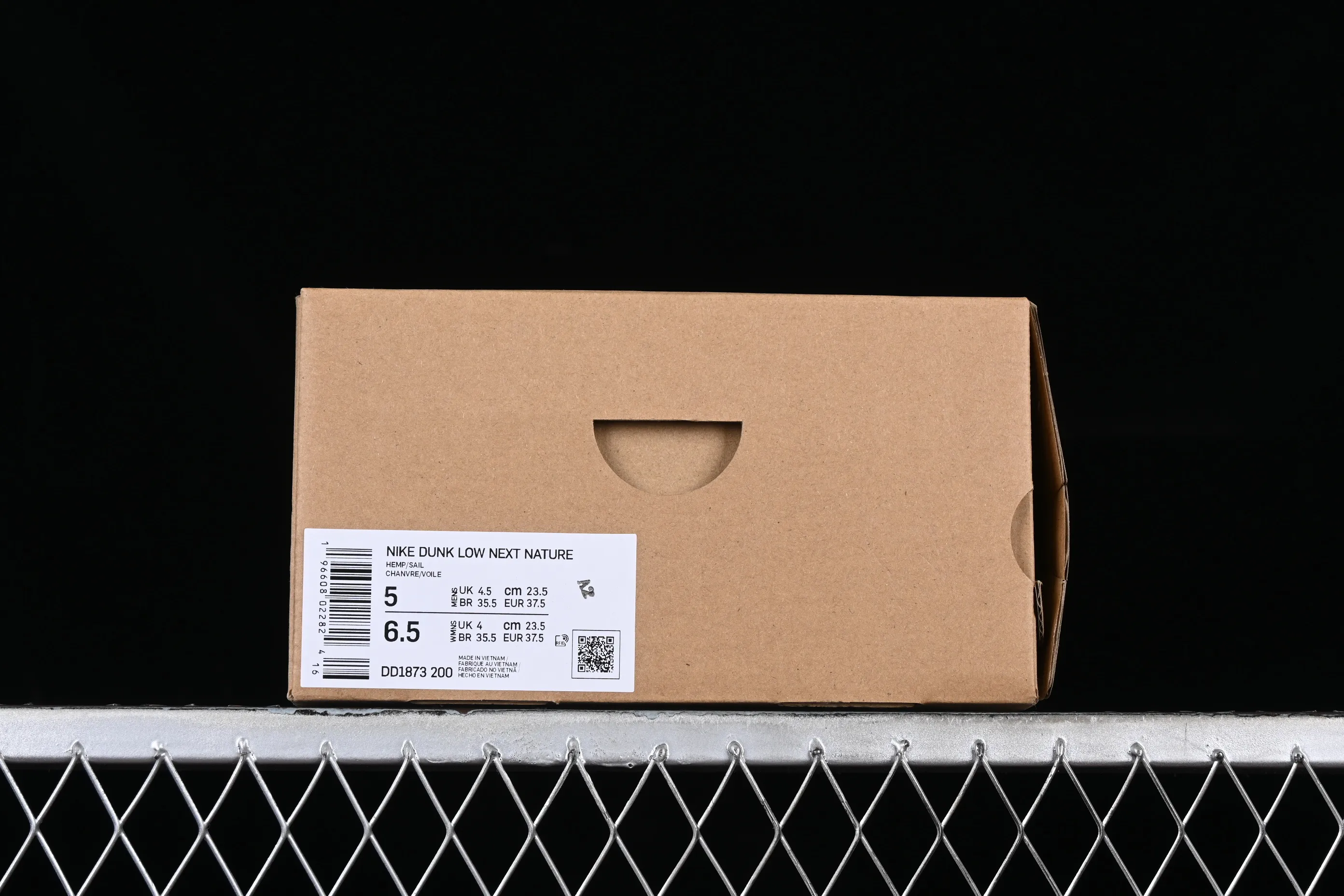 All Categories Nk SB Dunk Series Nk SB Dunk Low Low-top sneakers Nk Dunk Low Troublemaker Doll Soybean Milk Bear Maillard Simple and versatile SB strap low-top casual sneakers DD1873-200